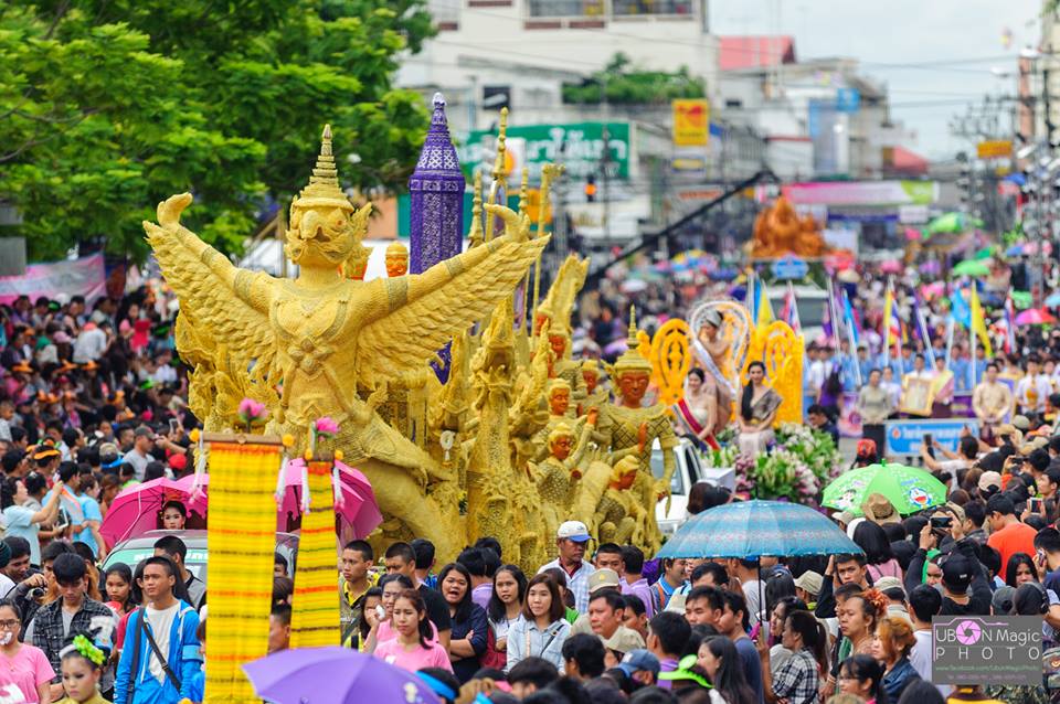 งานประเพณีแห่เทียนเข้าพรรษาอุบลราชธานี