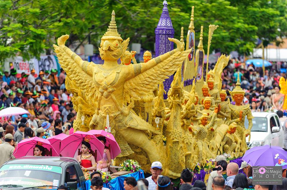 งานประเพณีแห่เทียนเข้าพรรษาอุบลราชธานี