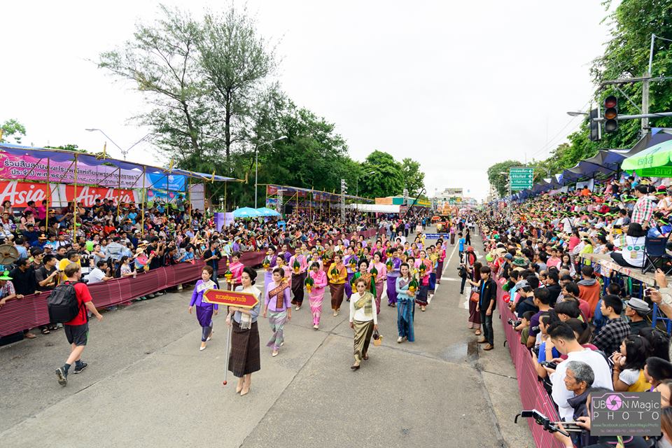 งานประเพณีแห่เทียนเข้าพรรษาอุบลราชธานี