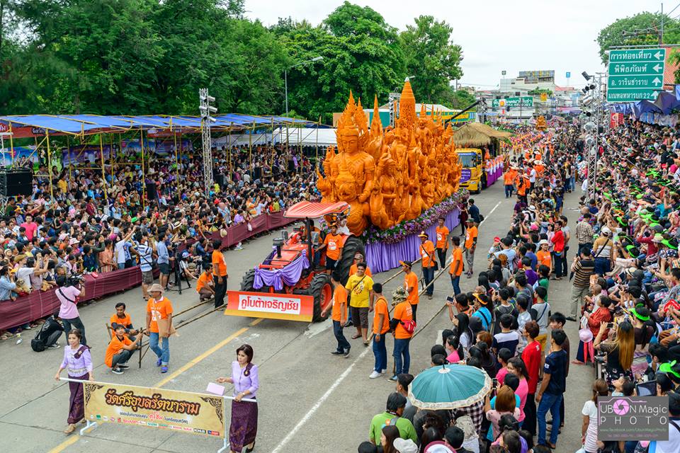 งานประเพณีแห่เทียนเข้าพรรษาอุบลราชธานี