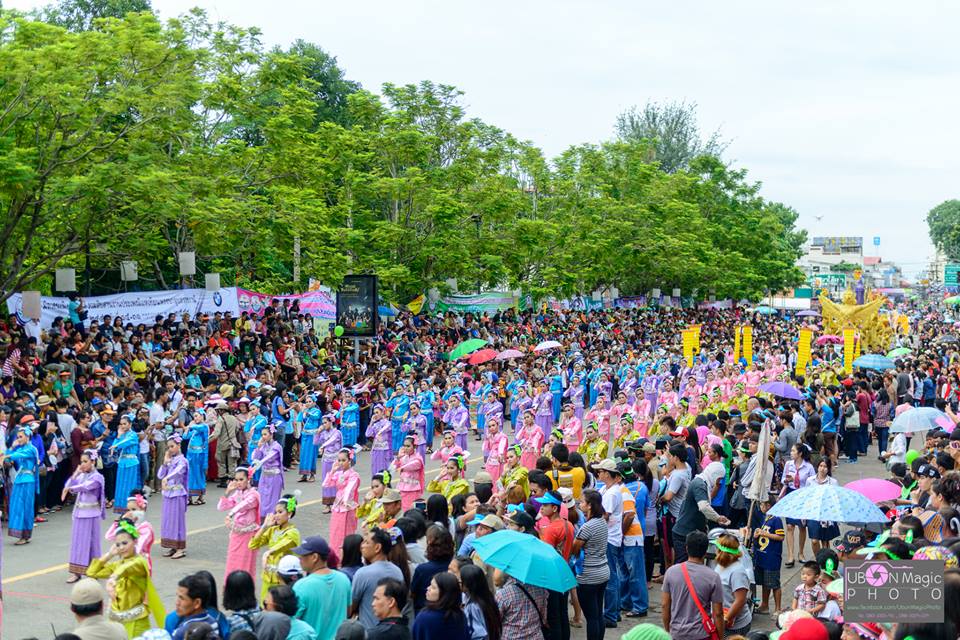 งานประเพณีแห่เทียนเข้าพรรษาอุบลราชธานี