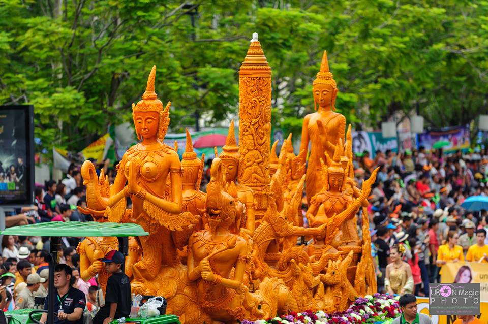 งานประเพณีแห่เทียนเข้าพรรษาอุบลราชธานี