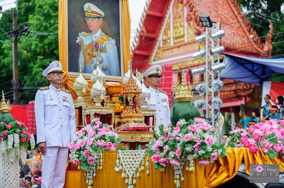 งานประเพณีแห่เทียนเข้าพรรษาอุบลราชธานี