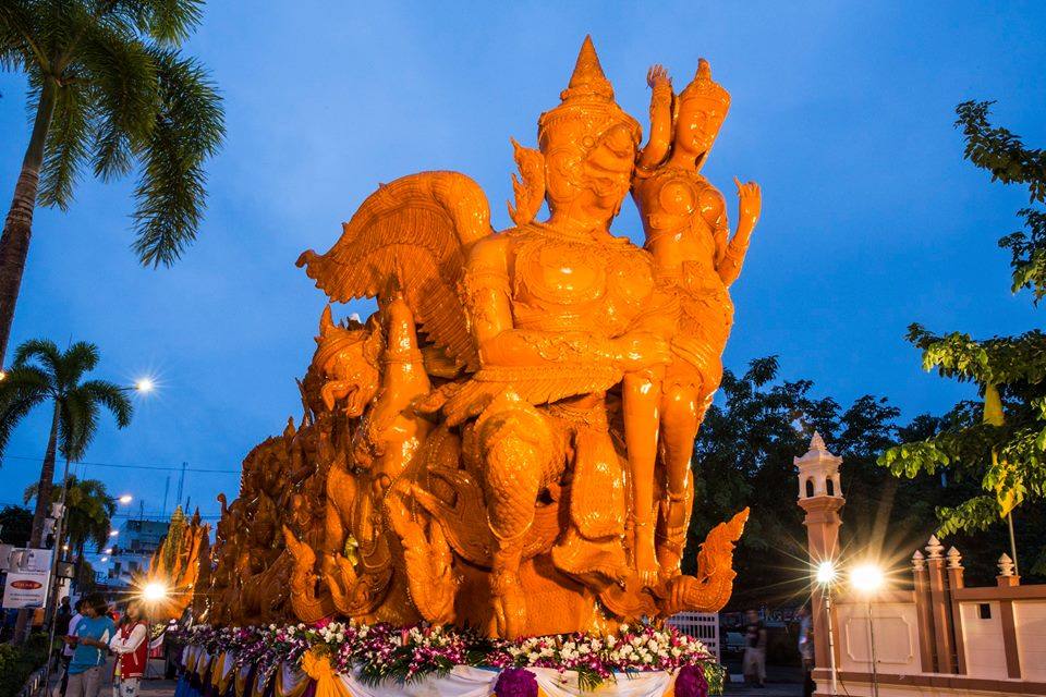 งานประเพณีแห่เทียนเข้าพรรษาอุบลราชธานี