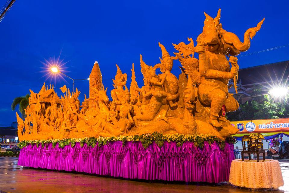 งานประเพณีแห่เทียนเข้าพรรษาอุบลราชธานี