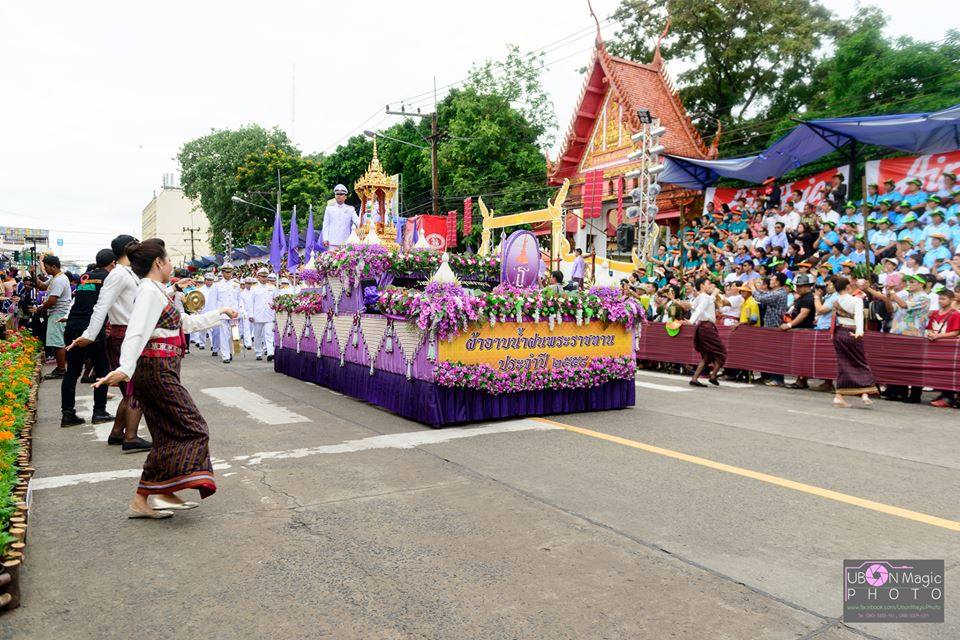 งานประเพณีแห่เทียนเข้าพรรษาอุบลราชธานี