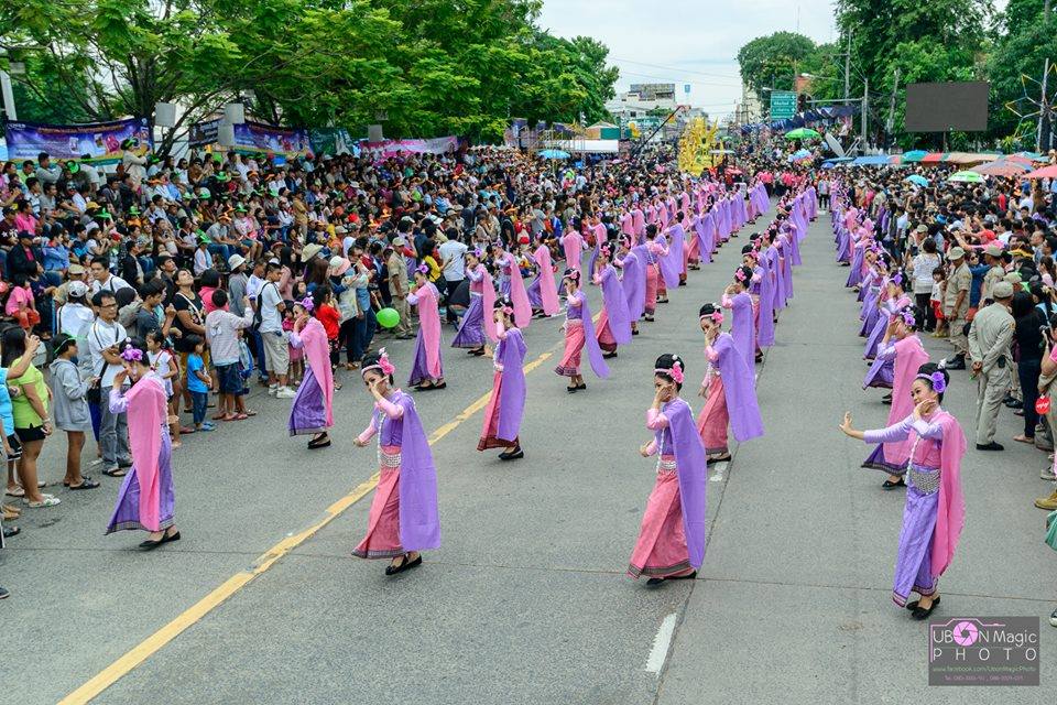 งานประเพณีแห่เทียนเข้าพรรษาอุบลราชธานี