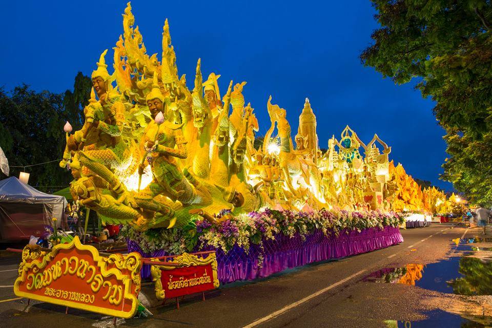 งานประเพณีแห่เทียนเข้าพรรษาอุบลราชธานี