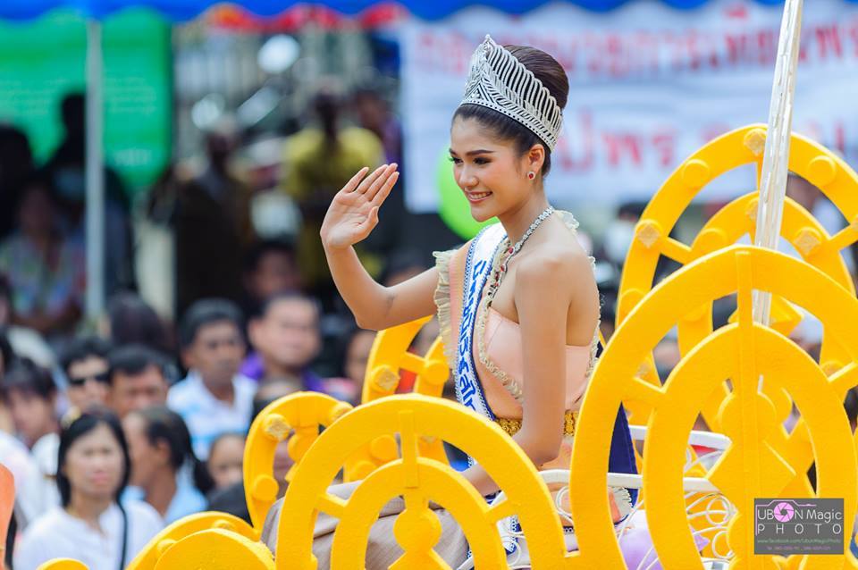 งานประเพณีแห่เทียนเข้าพรรษาอุบลราชธานี