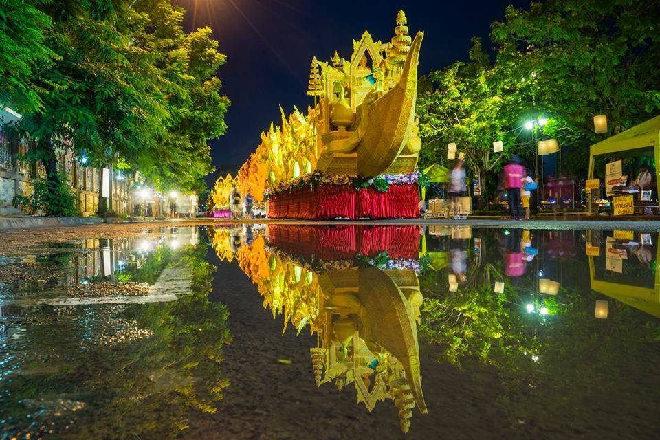 งานประเพณีแห่เทียนเข้าพรรษาอุบลราชธานี