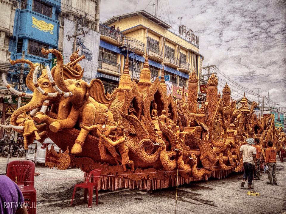 บรรยากาศงาน "เเห่เทียนพรรษา" โคราช