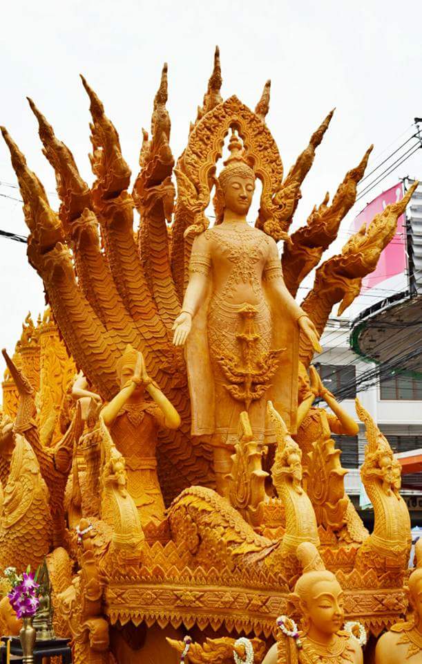 บรรยากาศงาน "เเห่เทียนพรรษา" โคราช