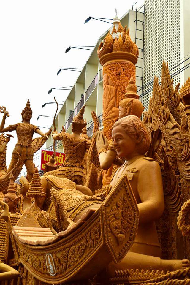 บรรยากาศงาน "เเห่เทียนพรรษา" โคราช