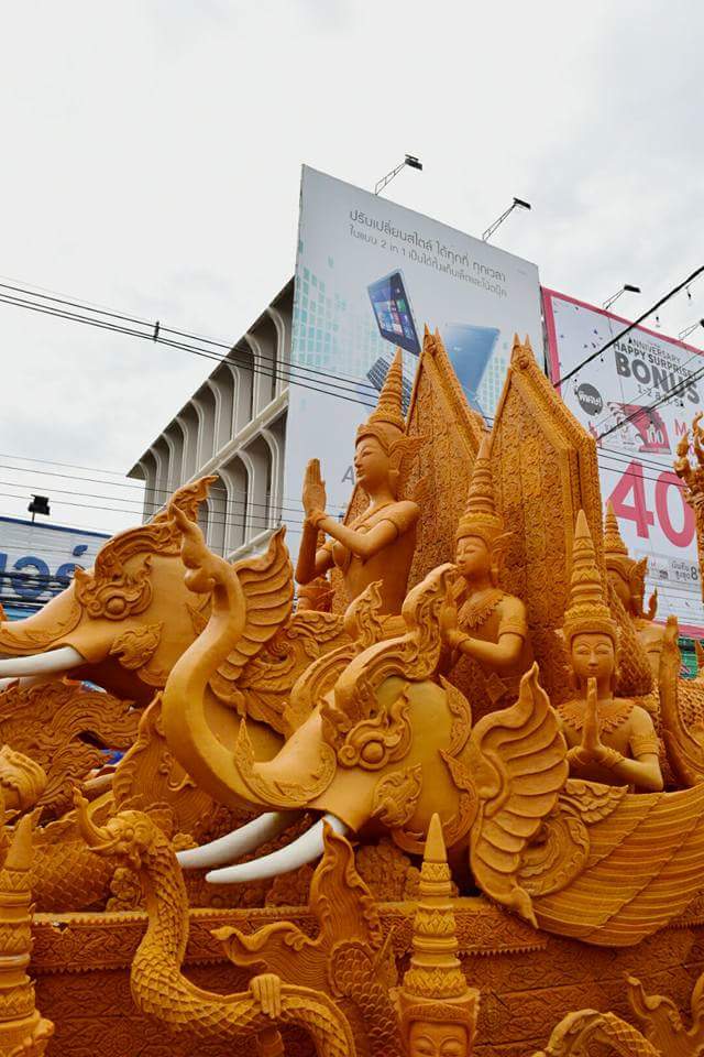บรรยากาศงาน "เเห่เทียนพรรษา" โคราช