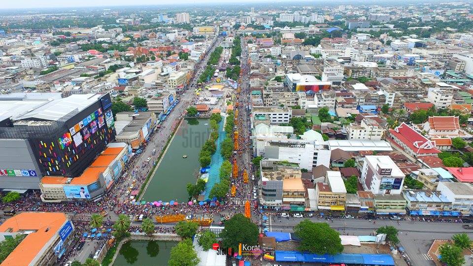 บรรยากาศงาน "เเห่เทียนพรรษา" โคราช