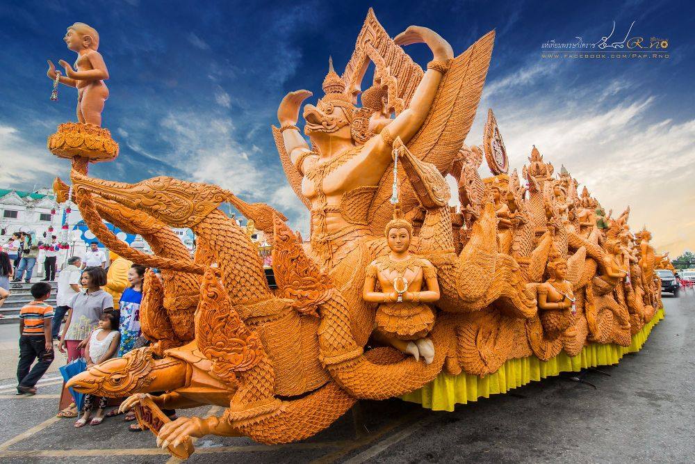 บรรยากาศงาน "เเห่เทียนพรรษา" โคราช