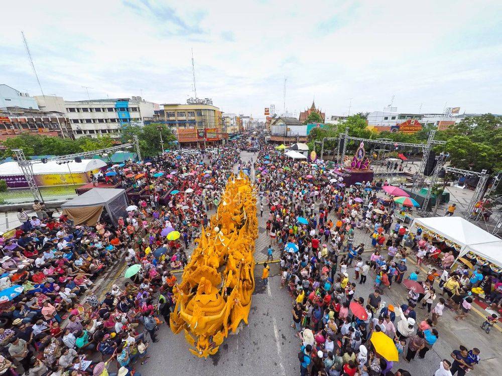บรรยากาศงาน "เเห่เทียนพรรษา" โคราช