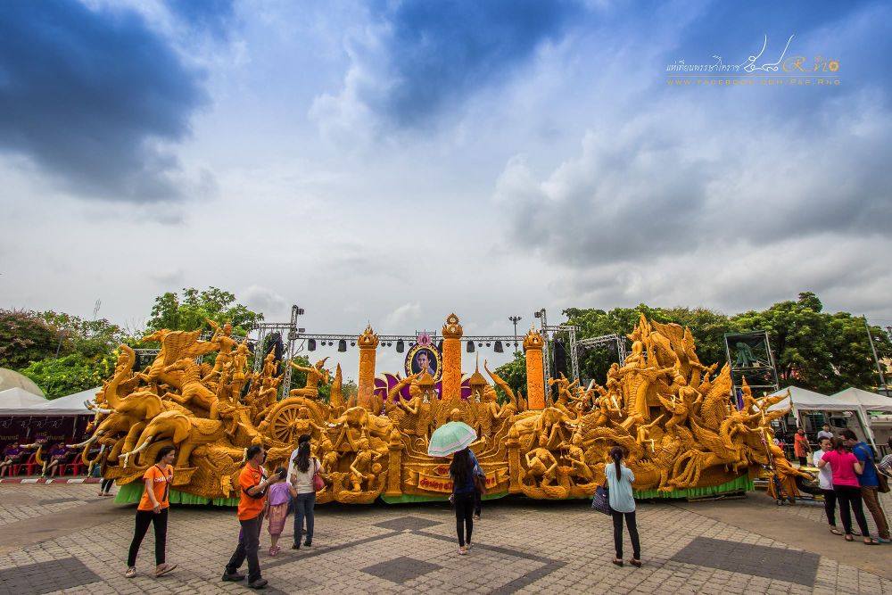บรรยากาศงาน "เเห่เทียนพรรษา" โคราช