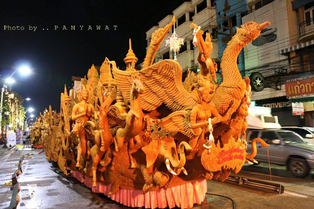 บรรยากาศงาน "เเห่เทียนพรรษา" โคราช