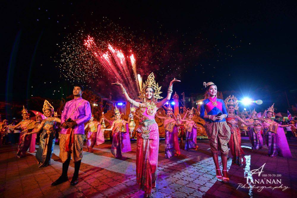 บรรยากาศงาน "เเห่เทียนพรรษา" โคราช