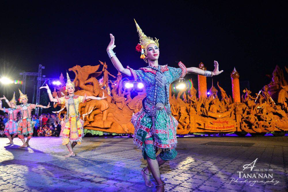บรรยากาศงาน "เเห่เทียนพรรษา" โคราช