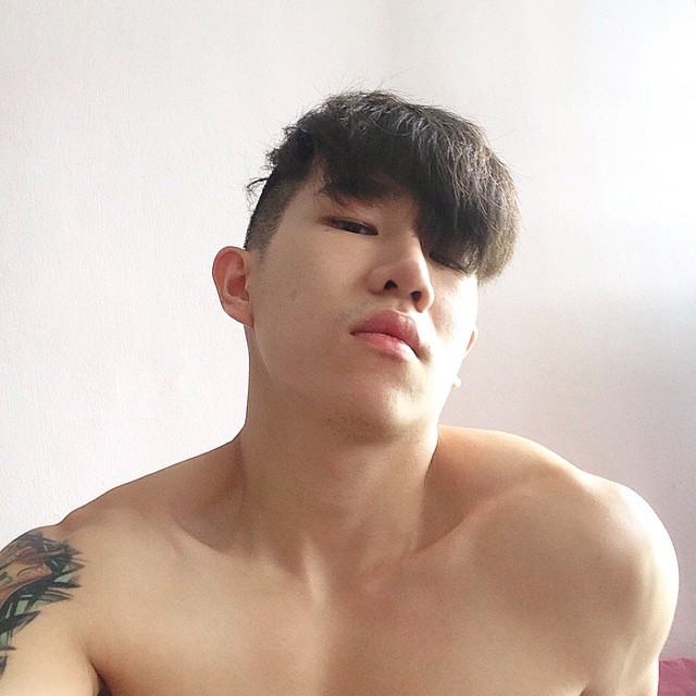 นายแม็กซ์หนุ่มหน้าใส รอยสักสวย IG@M.XZM