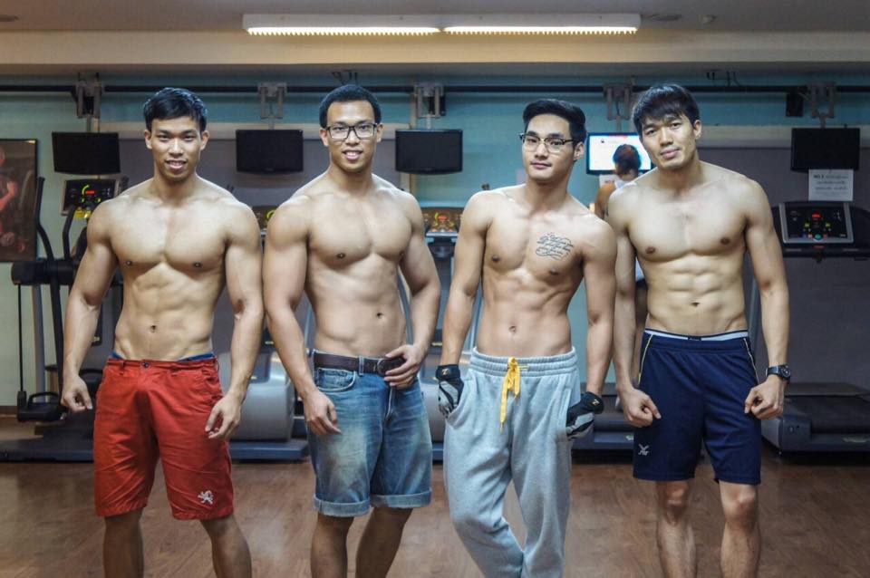 ชายมากมายหลายหีบ024