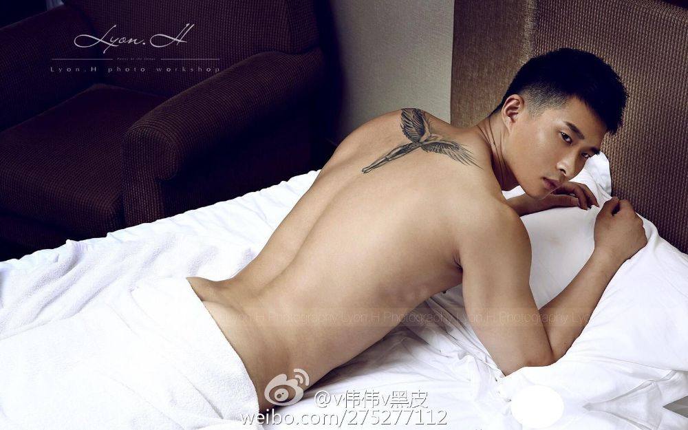 ชายมากมายหลายหีบ024