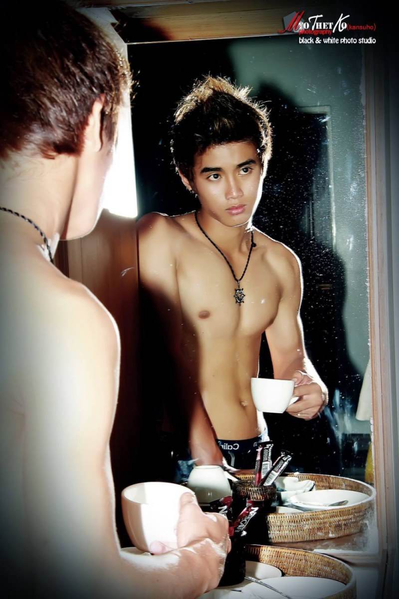 ชายมากมายหลายหีบ024