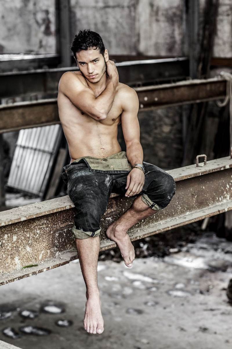 ชายมากมายหลายหีบ024