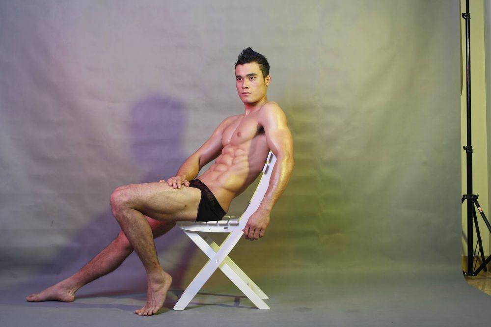 ชายมากมายหลายหีบ024