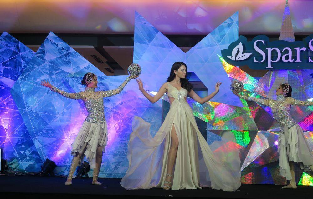 รูปร่างสวยเหมือน "ใหม่"  ดาวิก้า ในงานเปิดตัวฟรีเซ็นเตอร์ sparsha คนใหม่