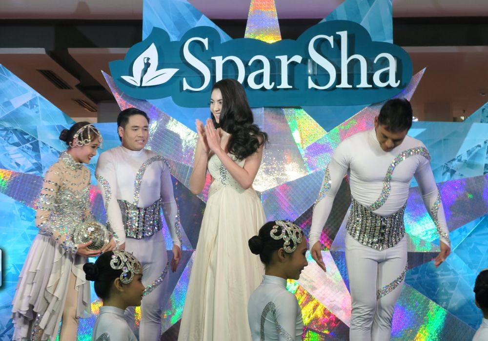 รูปร่างสวยเหมือน "ใหม่"  ดาวิก้า ในงานเปิดตัวฟรีเซ็นเตอร์ sparsha คนใหม่