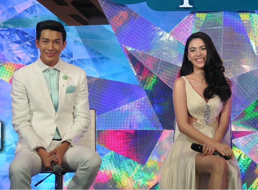 รูปร่างสวยเหมือน "ใหม่"  ดาวิก้า ในงานเปิดตัวฟรีเซ็นเตอร์ sparsha คนใหม่