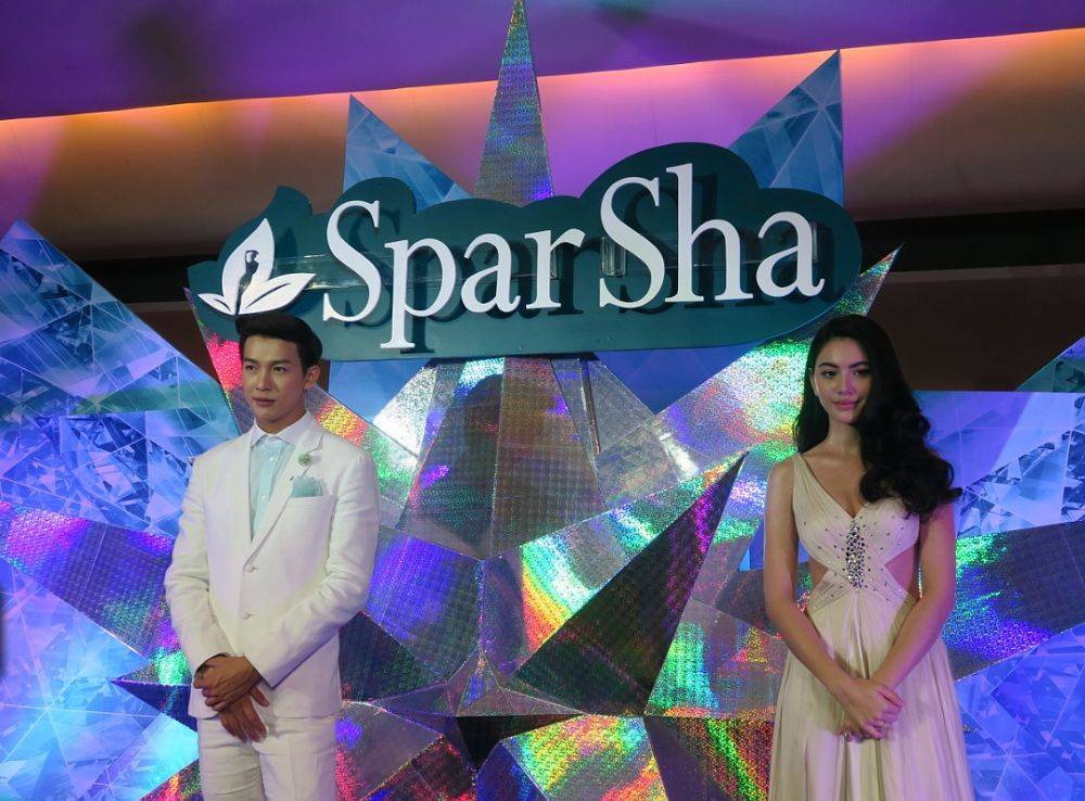 รูปร่างสวยเหมือน "ใหม่"  ดาวิก้า ในงานเปิดตัวฟรีเซ็นเตอร์ sparsha คนใหม่