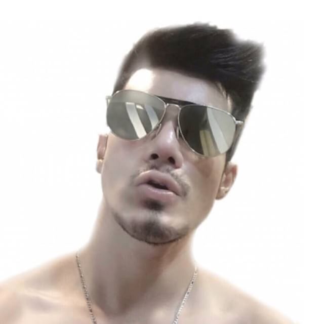 P พีรกันต์ เกียรติ์วรสกุล