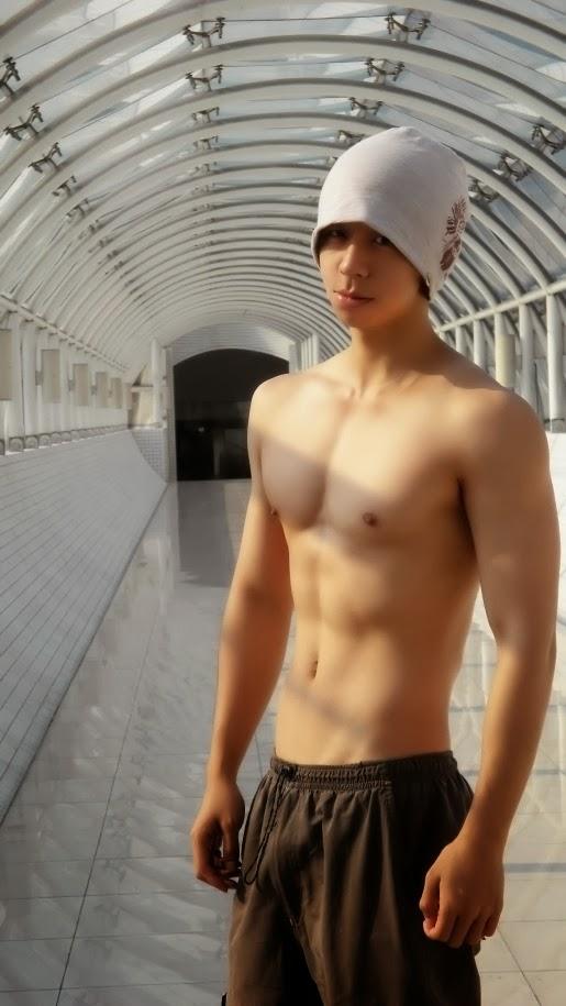 ฟินวันหยุดกับหนุ่มตี๋ล่ำ