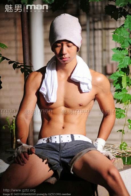 ฟินวันหยุดกับหนุ่มตี๋ล่ำ
