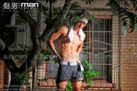ฟินวันหยุดกับหนุ่มตี๋ล่ำ