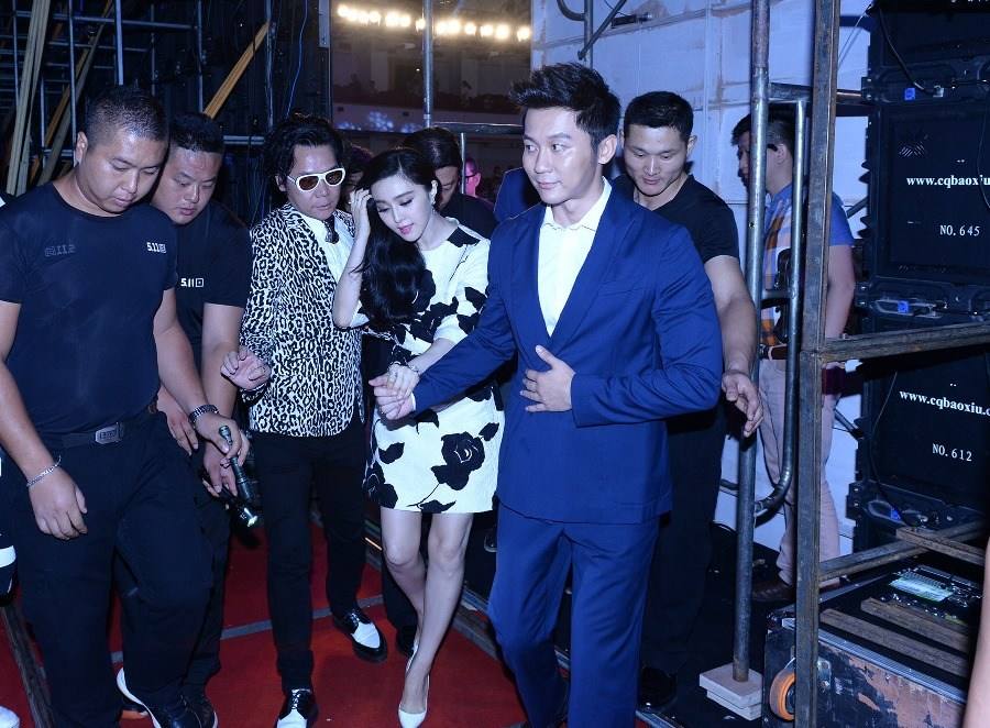 Fan Bing Bing สวยเจิดควงแฟนหนุ่ม Li Chen สวีทหวานออกงานคู่กันที่เมืองฉงชิ่ง