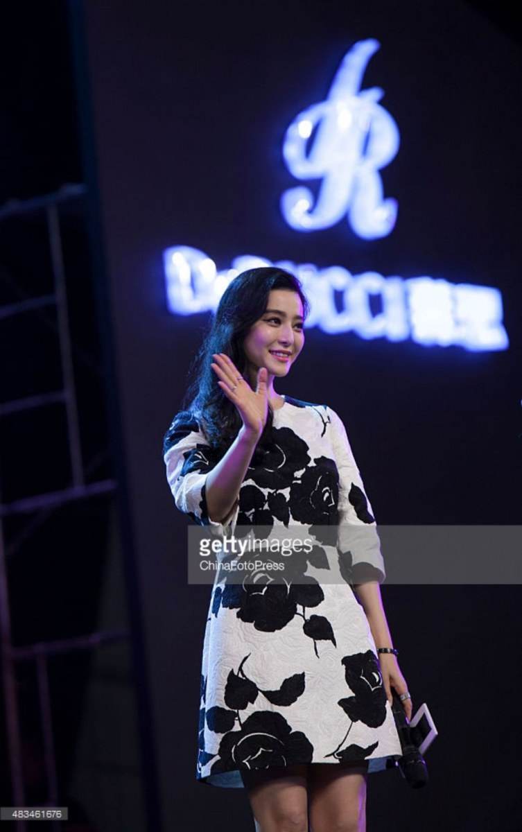 Fan Bing Bing สวยเจิดควงแฟนหนุ่ม Li Chen สวีทหวานออกงานคู่กันที่เมืองฉงชิ่ง