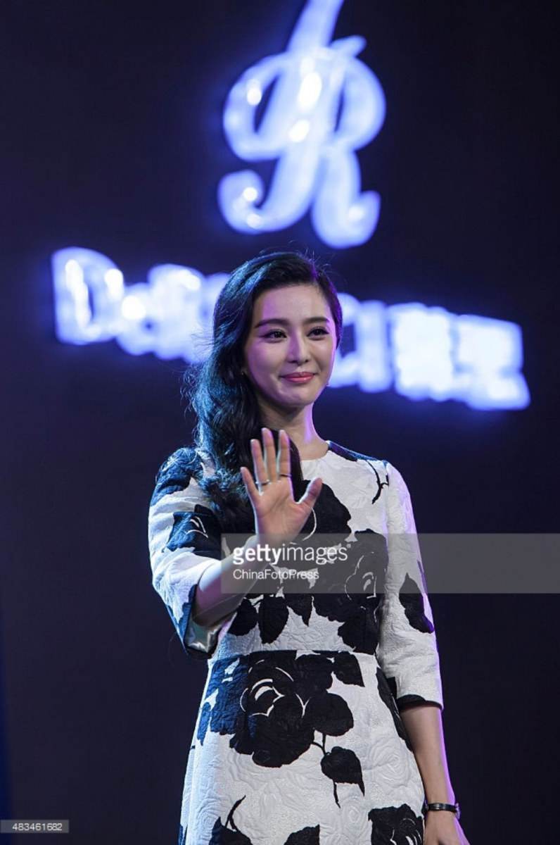 Fan Bing Bing สวยเจิดควงแฟนหนุ่ม Li Chen สวีทหวานออกงานคู่กันที่เมืองฉงชิ่ง
