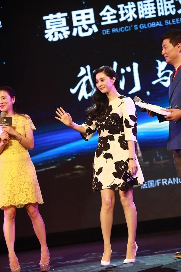 Fan Bing Bing สวยเจิดควงแฟนหนุ่ม Li Chen สวีทหวานออกงานคู่กันที่เมืองฉงชิ่ง