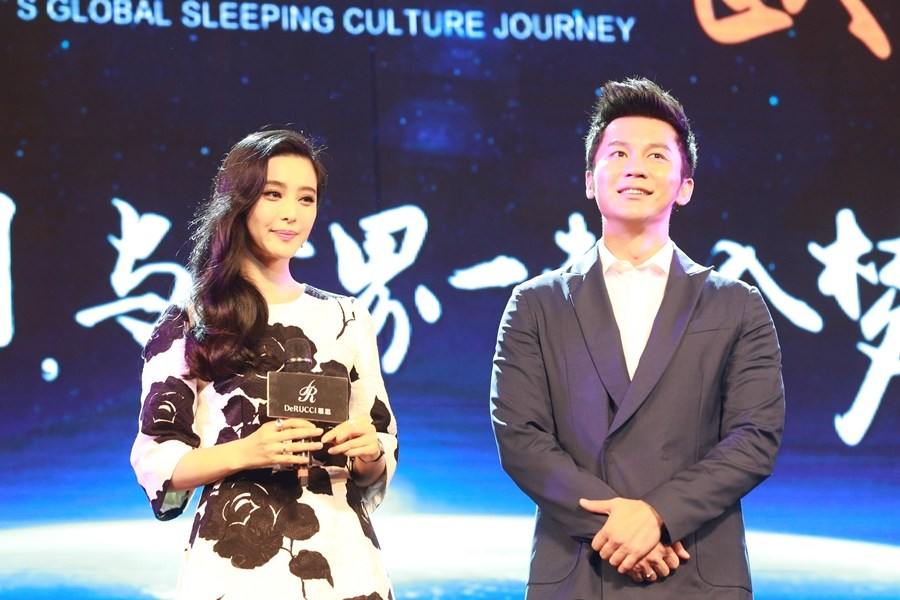 Fan Bing Bing สวยเจิดควงแฟนหนุ่ม Li Chen สวีทหวานออกงานคู่กันที่เมืองฉงชิ่ง