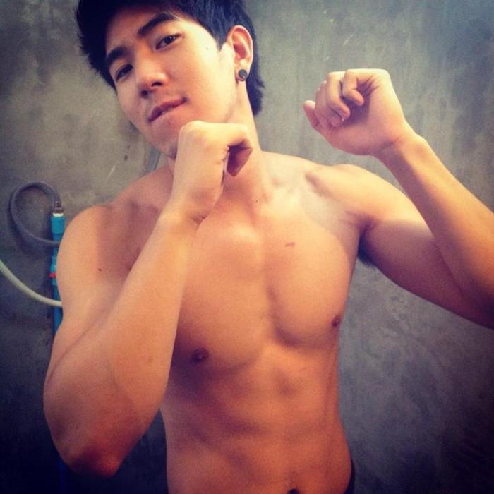 ฟินก่อนนอนกับหนุ่มๆ