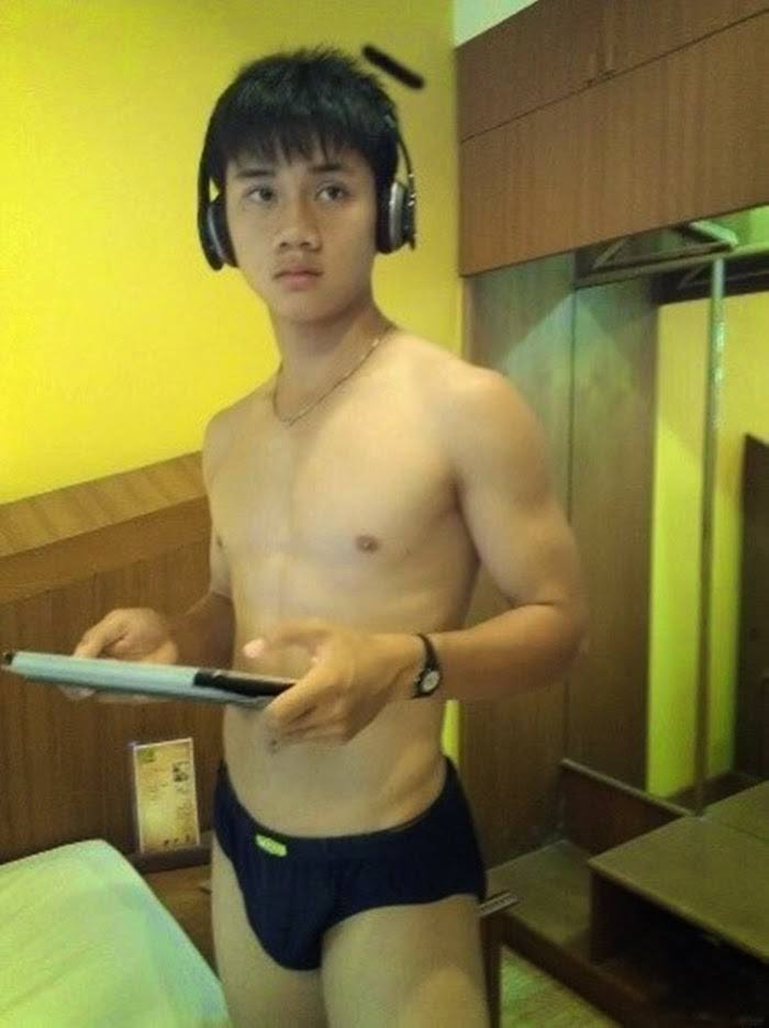 ฟินก่อนนอนกับหนุ่มๆ