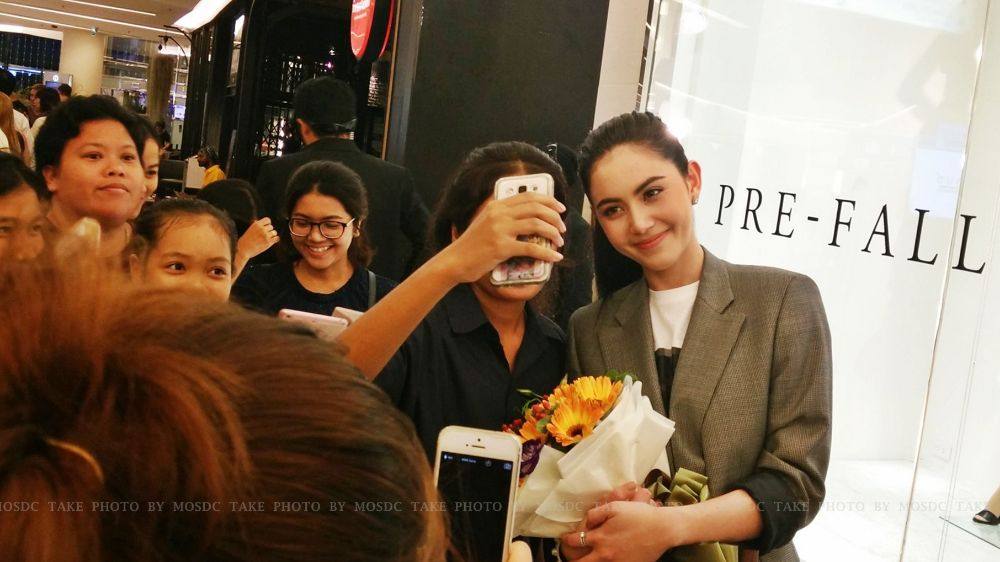 ใหม่ ดาวิกา @งานแถลงข่าว ฟรีแลนซ์...ห้ามป่วย ห้ามพัก ห้ามรักหมอ Siam Paragon
