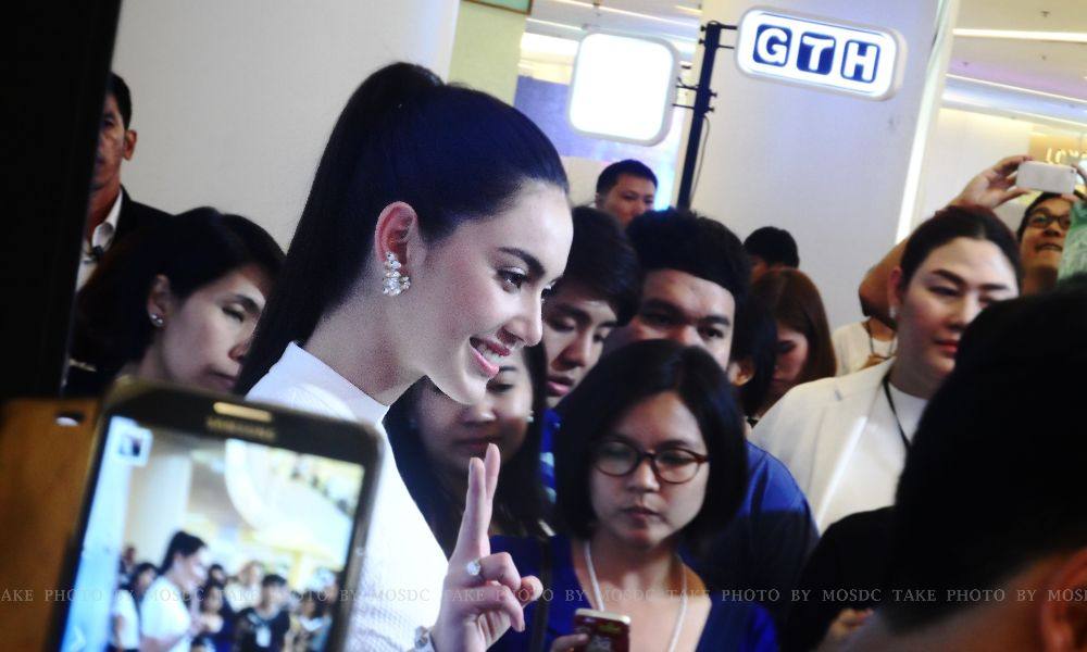 ใหม่ ดาวิกา @งานแถลงข่าว ฟรีแลนซ์...ห้ามป่วย ห้ามพัก ห้ามรักหมอ Siam Paragon