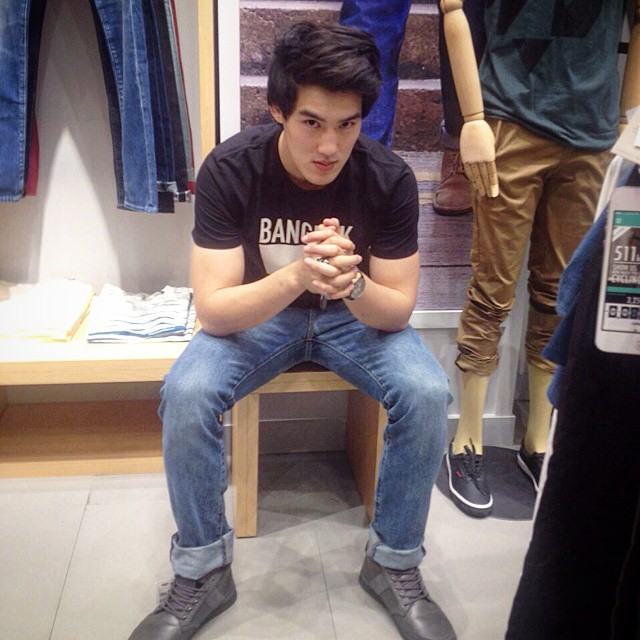 ดีเจอมโบ้ หล่อล่ำ แห่งคลื่น FRESZ 91.5 FM