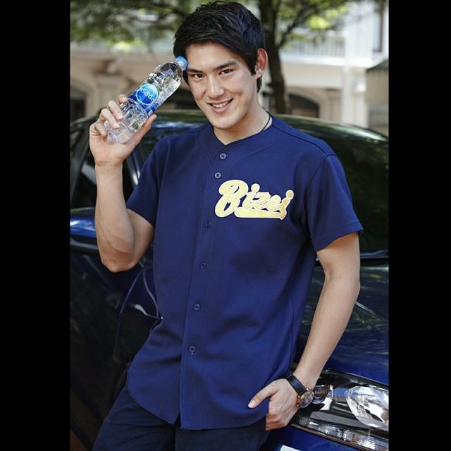 ดีเจอมโบ้ หล่อล่ำ แห่งคลื่น FRESZ 91.5 FM